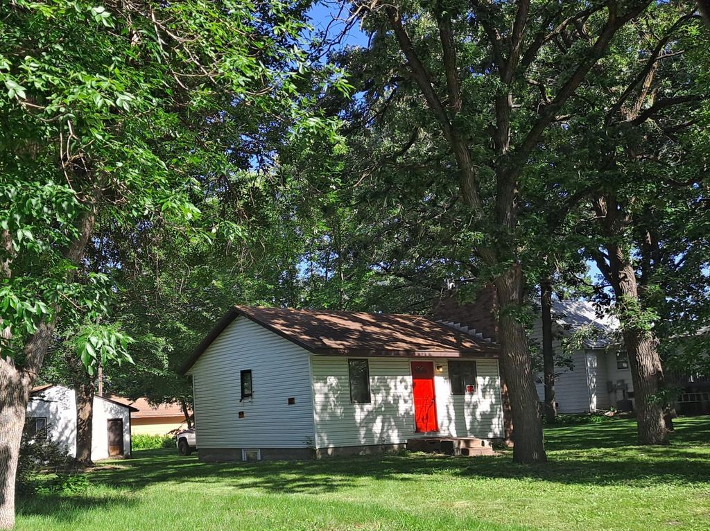 816 9th Avenue SE, Saint Cloud, MN 56304