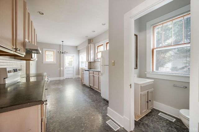 17 West Princeton Circle, Lynchburg, VA 24503