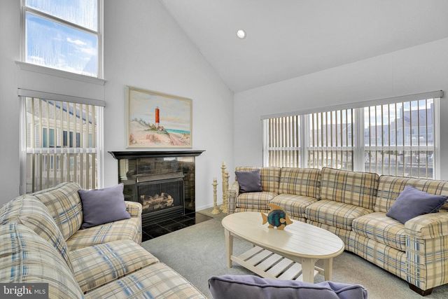 32 STEERAGE WAY, Bayville, NJ 08721