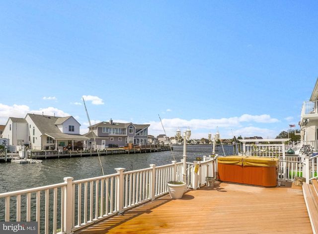 32 STEERAGE WAY, Bayville, NJ 08721
