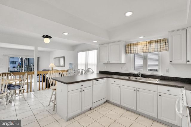 32 STEERAGE WAY, Bayville, NJ 08721