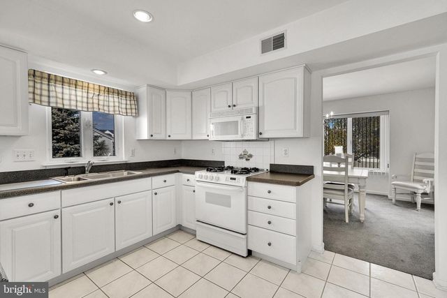 32 STEERAGE WAY, Bayville, NJ 08721