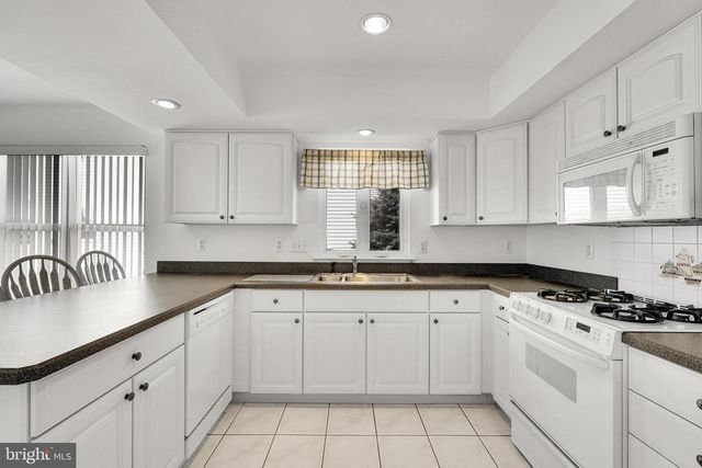 32 STEERAGE WAY, Bayville, NJ 08721