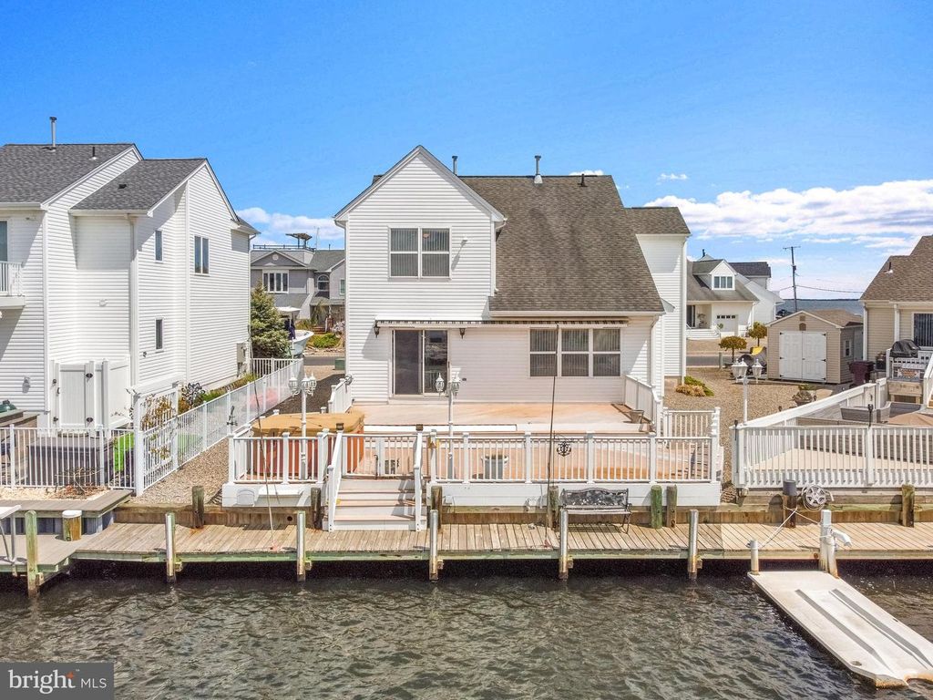 32 STEERAGE WAY, Bayville, NJ 08721