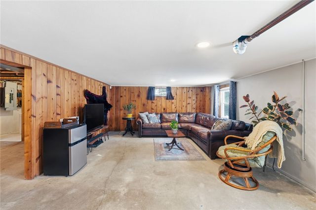 420 Auburn Street, Cranston, RI 02910