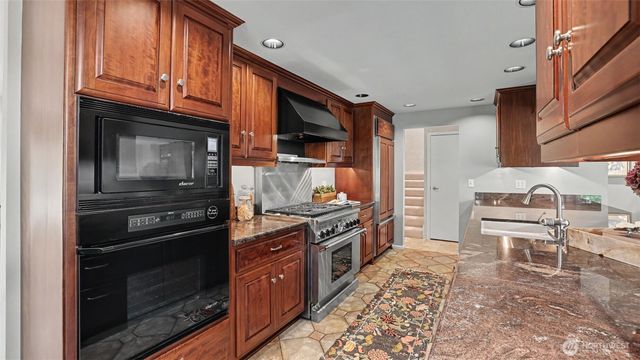 11 Cascade Key, Bellevue, WA 98006