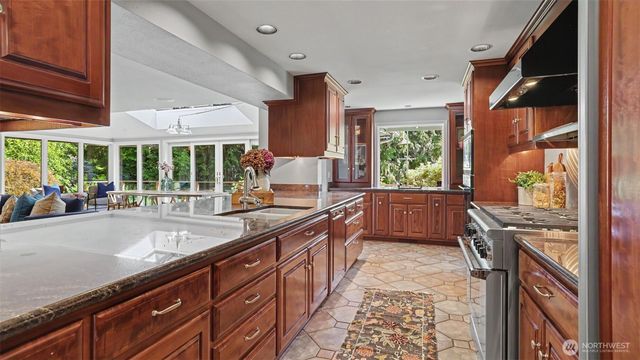 11 Cascade Key, Bellevue, WA 98006