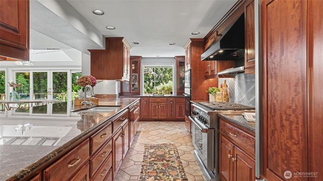 11 Cascade Key, Bellevue, WA 98006