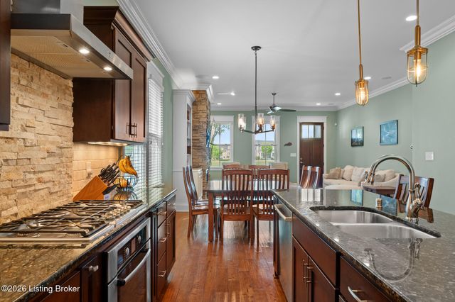 11006 Kings Crown Dr, Prospect, KY 40059