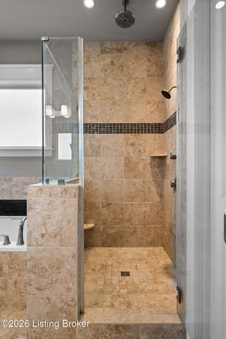 11006 Kings Crown Dr, Prospect, KY 40059