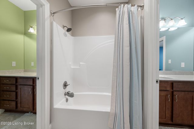 11006 Kings Crown Dr, Prospect, KY 40059