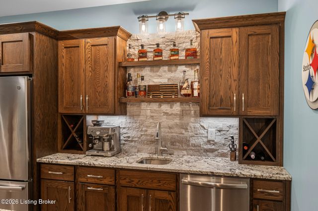 11006 Kings Crown Dr, Prospect, KY 40059