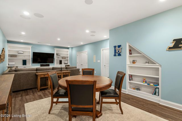 11006 Kings Crown Dr, Prospect, KY 40059