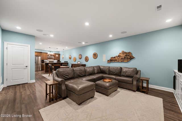 11006 Kings Crown Dr, Prospect, KY 40059