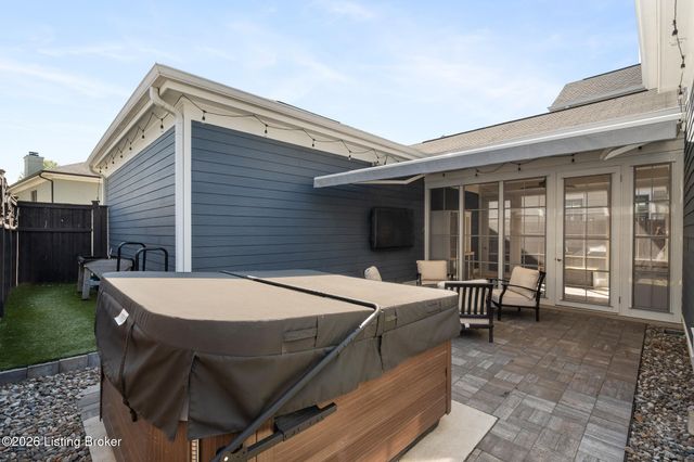 11006 Kings Crown Dr, Prospect, KY 40059