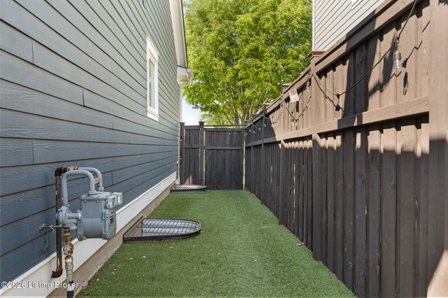 11006 Kings Crown Dr, Prospect, KY 40059