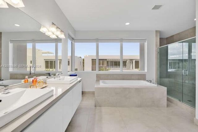 10250 NW 75th Ter, Doral, FL 33178