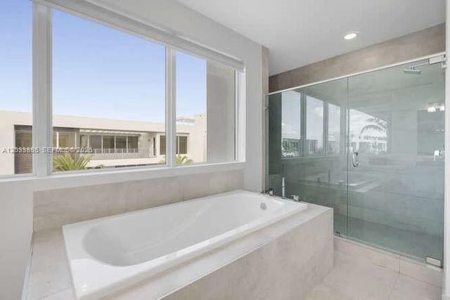 10250 NW 75th Ter, Doral, FL 33178