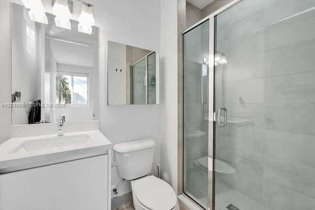10250 NW 75th Ter, Doral, FL 33178