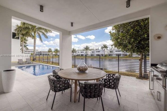 10250 NW 75th Ter, Doral, FL 33178