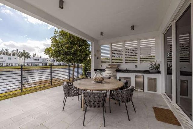 10250 NW 75th Ter, Doral, FL 33178