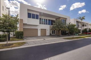 10250 NW 75th Ter, Doral, FL 33178