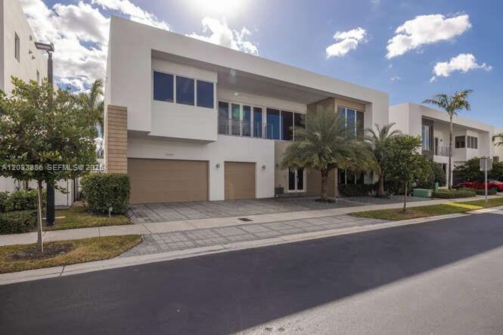 10250 NW 75th Ter, Doral, FL 33178