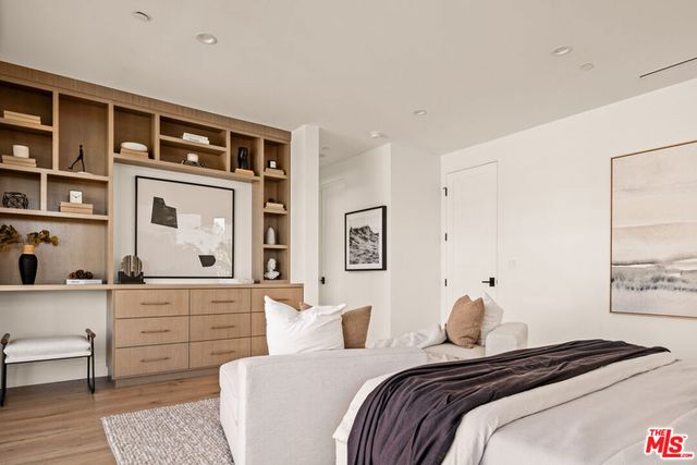 8006 Nardian Way, Los Angeles, CA 90045
