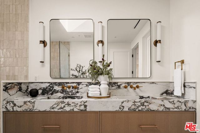 8006 Nardian Way, Los Angeles, CA 90045