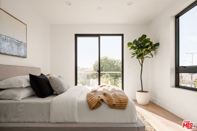 8006 Nardian Way, Los Angeles, CA 90045