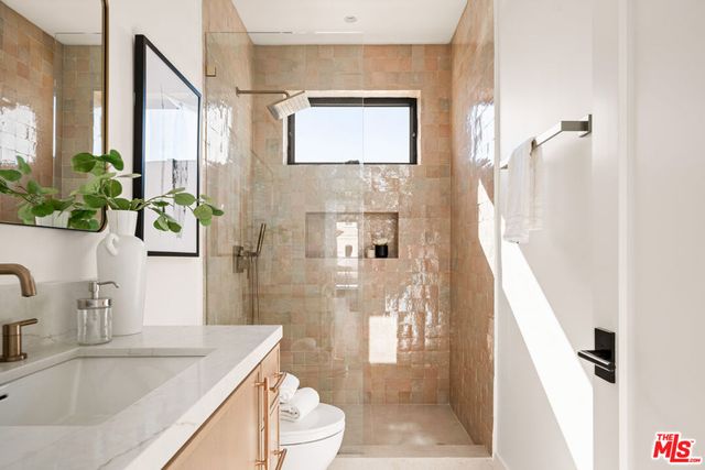 8006 Nardian Way, Los Angeles, CA 90045