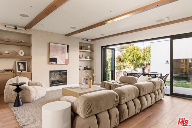 8006 Nardian Way, Los Angeles, CA 90045