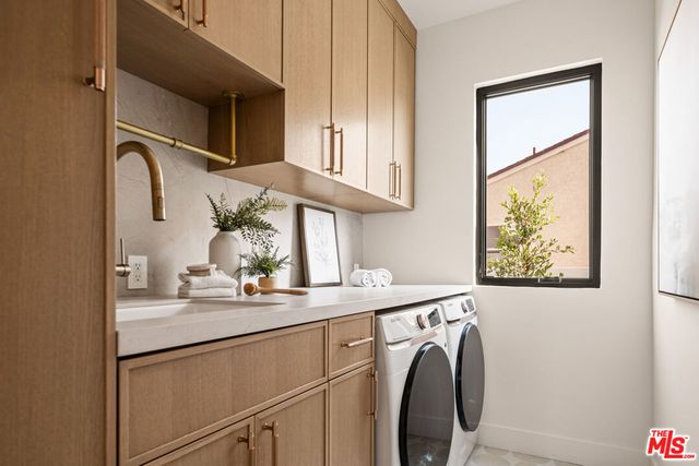 8006 Nardian Way, Los Angeles, CA 90045