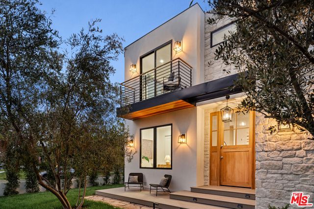8006 Nardian Way, Los Angeles, CA 90045
