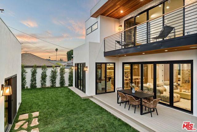 8006 Nardian Way, Los Angeles, CA 90045