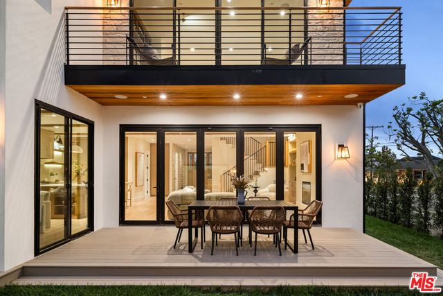 8006 Nardian Way, Los Angeles, CA 90045