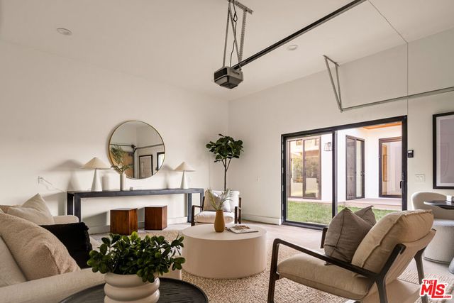 8006 Nardian Way, Los Angeles, CA 90045