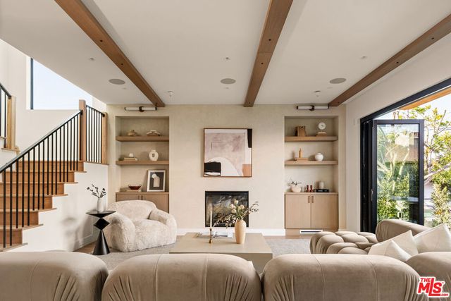 8006 Nardian Way, Los Angeles, CA 90045
