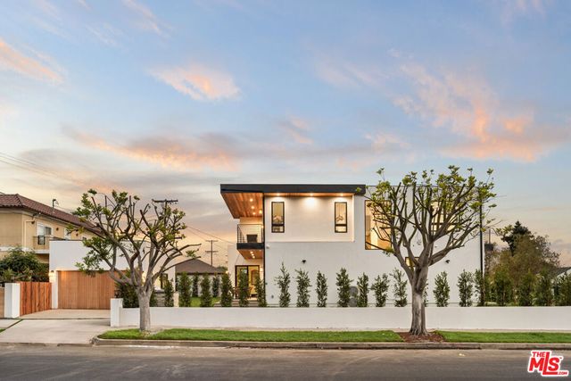 8006 Nardian Way, Los Angeles, CA 90045