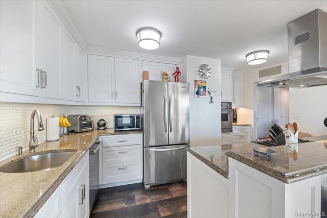 3671 Hudson Manor Terrace 14L, Bronx, NY 10463