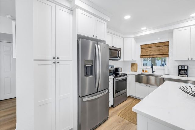 140 31ST AVENUE N, St Petersburg, FL 33704