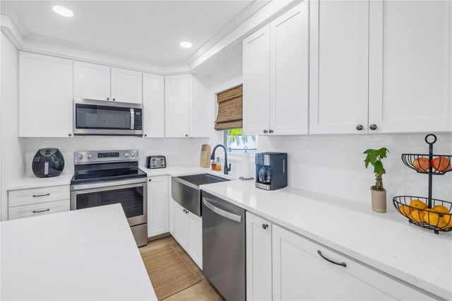 140 31ST AVENUE N, St Petersburg, FL 33704