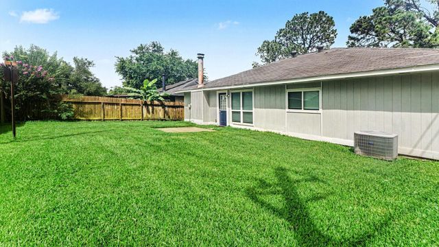 2431 Tall Ships Drive, Friendswood, TX 77546