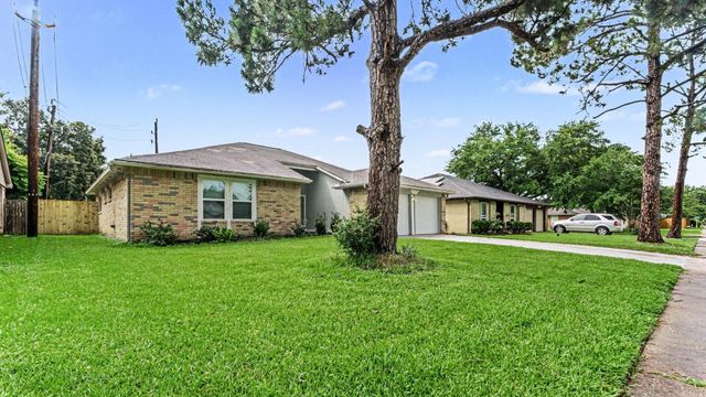 2431 Tall Ships Drive, Friendswood, TX 77546