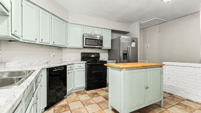 2431 Tall Ships Drive, Friendswood, TX 77546