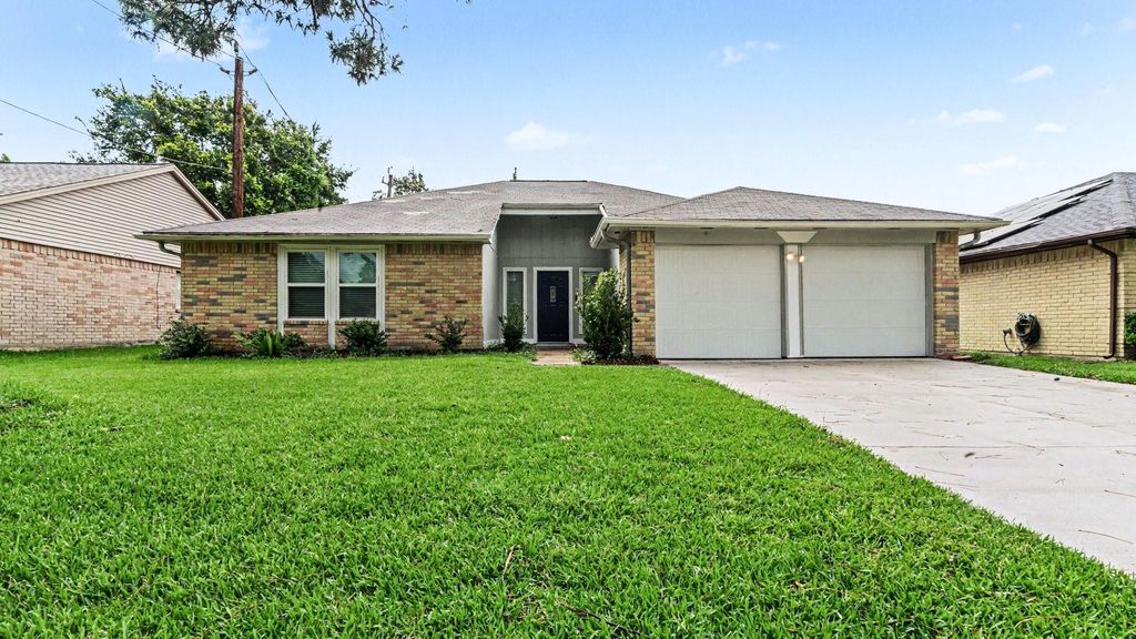 2431 Tall Ships Drive, Friendswood, TX 77546