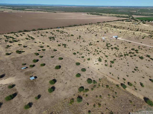 3211 CR 301, Knippa, TX 78870