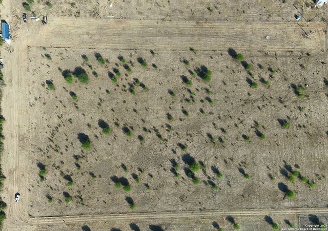 3211 CR 301, Knippa, TX 78870