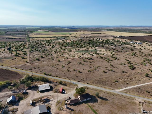 3211 CR 301, Knippa, TX 78870