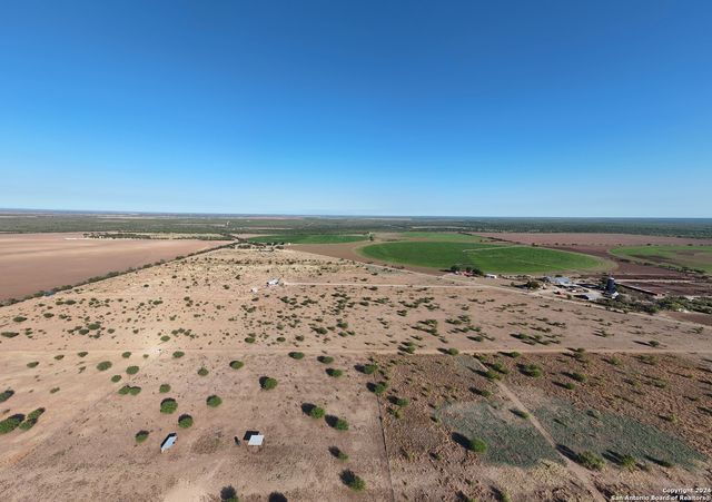 3211 CR 301, Knippa, TX 78870